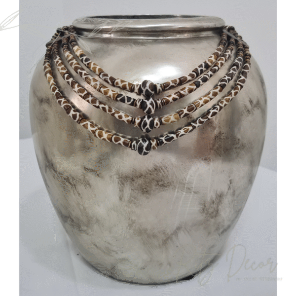 Vaso com Colar decorativo