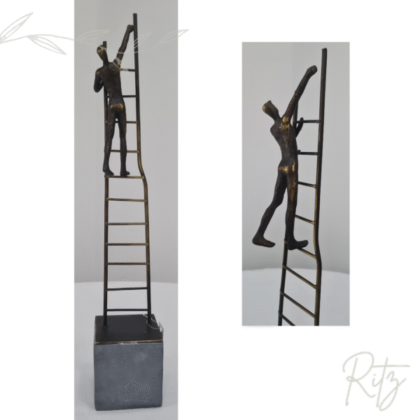 Escultura Homem na escada - Imagem 2