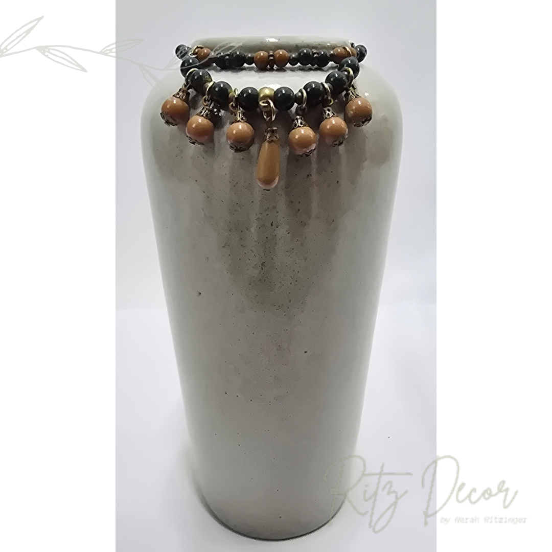 Vaso em cerâmica com colar