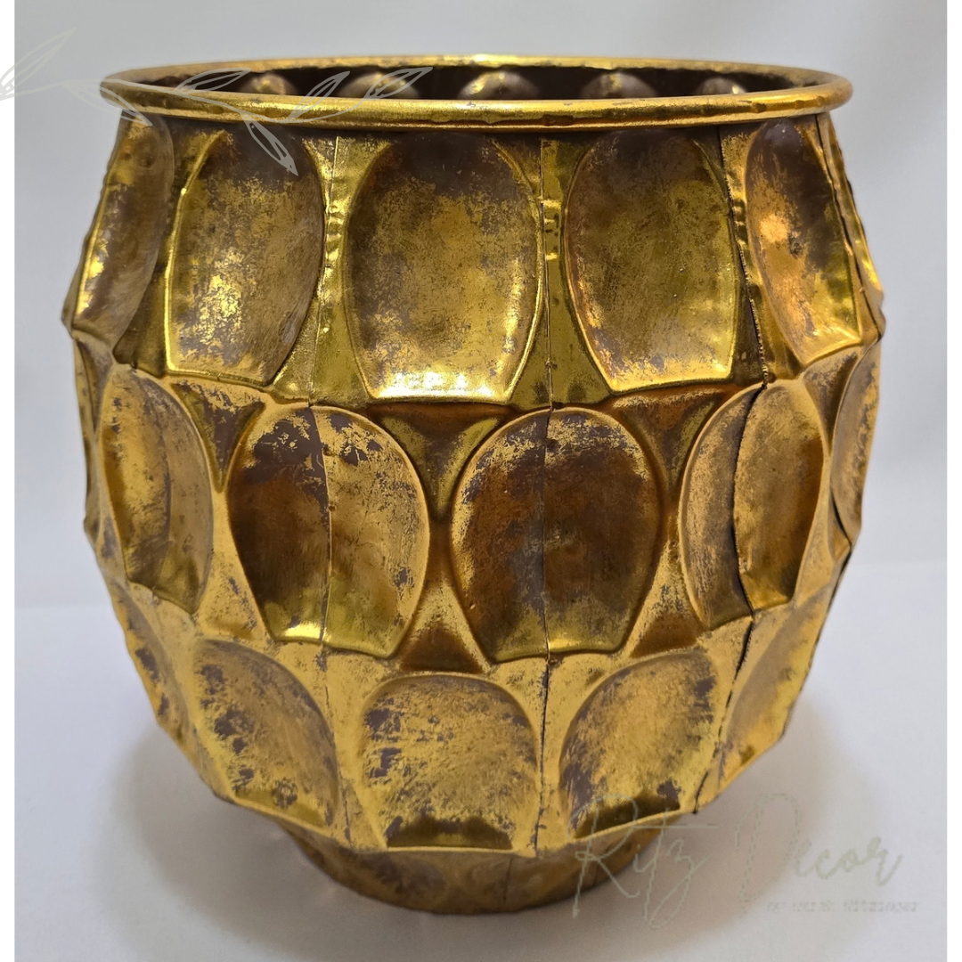 Vaso em metal dourado
