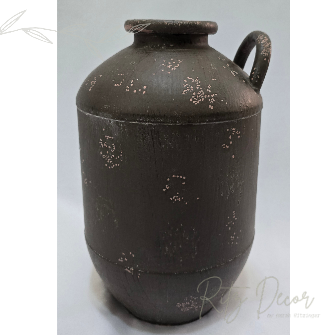 Vaso em metal marrom