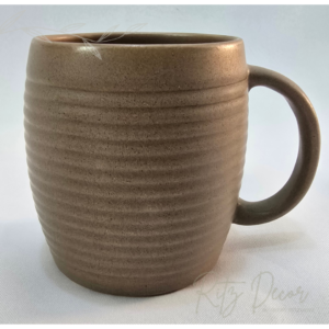 Caneca em cerâmica marrom